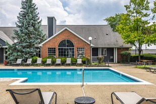 Lakeshore Apartments in Indianapolis, IN - Building Photo