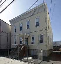 561 67th St in West New York, NJ - Building Photo - Building Photo