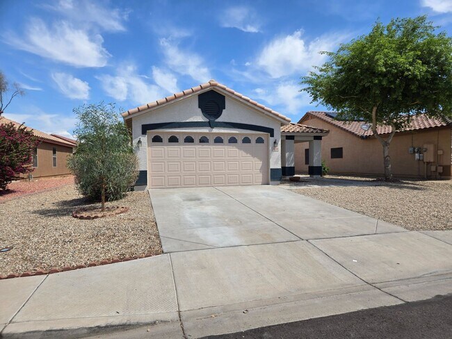 15736 W Crocus Dr in Surprise, AZ - Building Photo - Building Photo