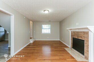 4469 Longley Ln in Snellville, GA - Foto de edificio - Building Photo