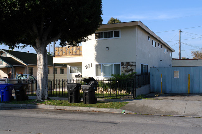 917 S Rosewood Ave in Inglewood, CA - Building Photo - Building Photo