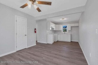 7 Pollys Park Dr in Toms River, NJ - Building Photo - Building Photo