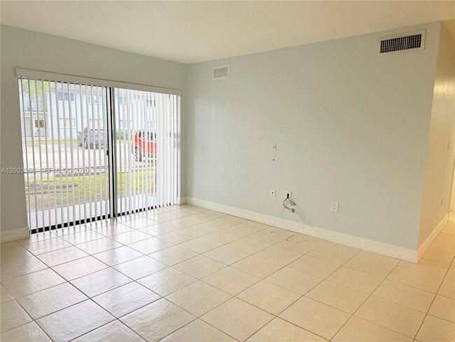 7200 NW 179th St in Hialeah, FL - Building Photo - Building Photo