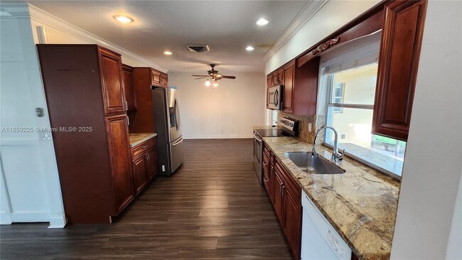 property at 3 Forest Hills Ln