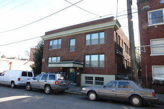 Kaye Manor Apartments in Portland, OR - Building Photo - Building Photo