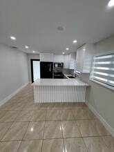 160 E 34th St in Hialeah, FL - Building Photo - Building Photo