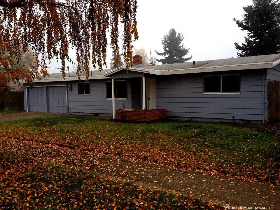 546 45th Pl NE in Salem, OR - Building Photo
