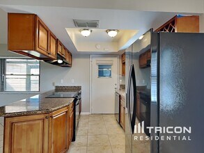 38750 James Ct in Zephyrhills, FL - Building Photo - Building Photo