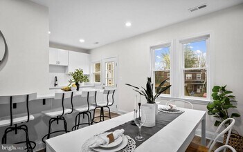 54 Burkshire Rd in Towson, MD - Foto de edificio - Building Photo