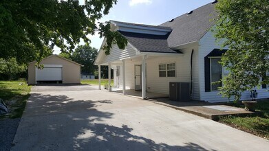 3050 Old Sango Rd in Clarksville, TN - Foto de edificio - Building Photo