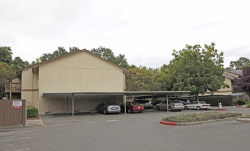 Woodgate Oaks Apartments in Santa Rosa, CA - Building Photo - Building Photo