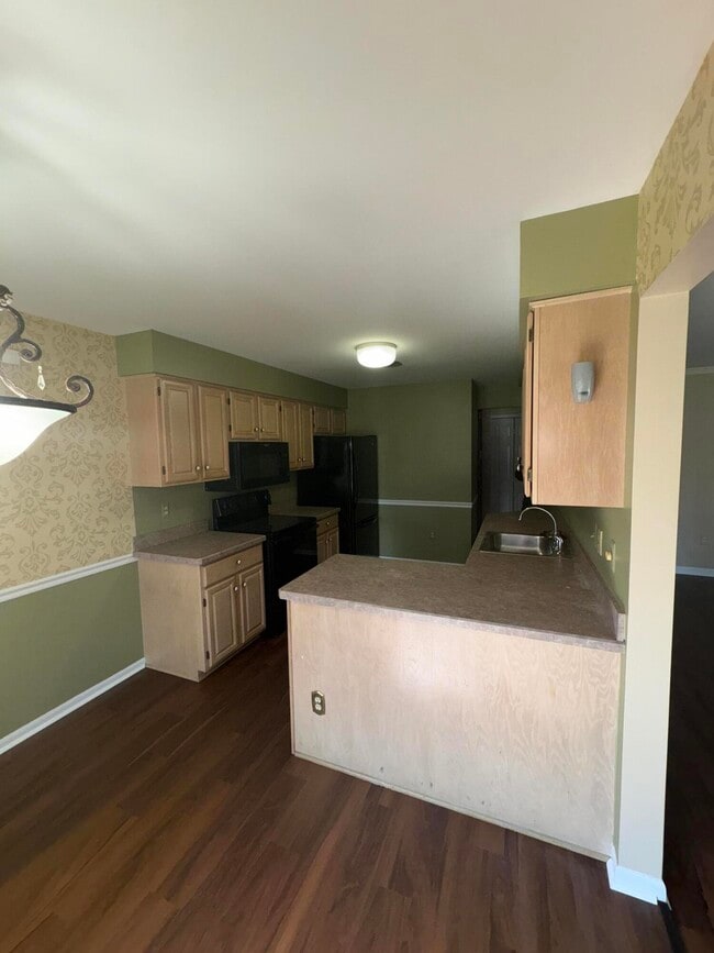 37403 Stonegate Cir in Clinton Twp, MI - Building Photo - Building Photo