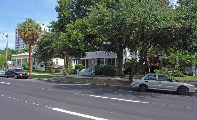 Southland Apartments - 2 in St. Petersburg, FL - Building Photo - Building Photo