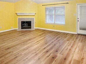 402 Calvary Dr in Euless, TX - Building Photo - Building Photo