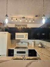 126 Hidden Ct Rd in Hollywood, FL - Building Photo - Building Photo