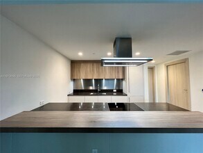 1000 Brickell Plz, Unit 1903 in Miami, FL - Foto de edificio - Building Photo