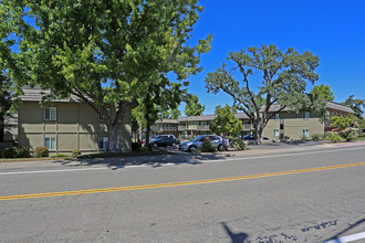 Merrychase Condominiums in Cameron Park, CA - Building Photo - Building Photo