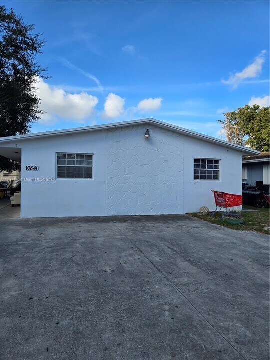 10841 SW 7th St in Miami, FL - Building Photo