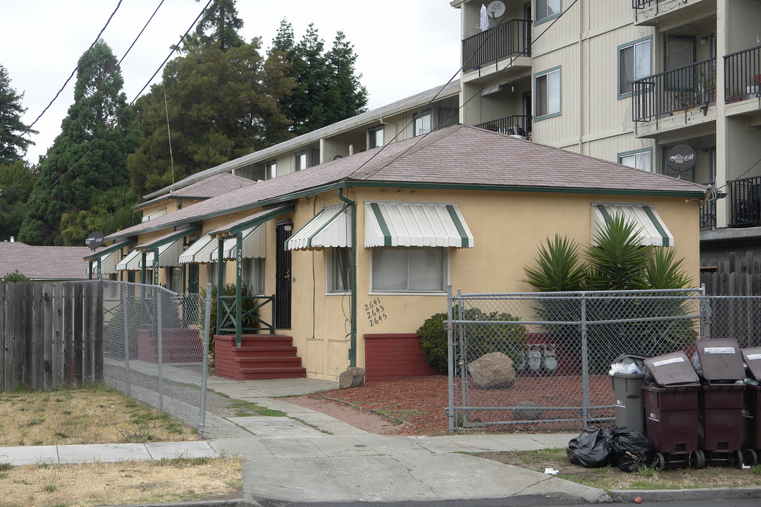 2641 High St in Oakland, CA - Building Photo