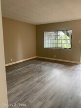 2803 E 58th St in Huntington Park, CA - Building Photo - Building Photo