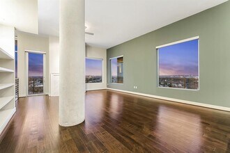 214 Barton Springs Rd in Austin, TX - Building Photo - Building Photo