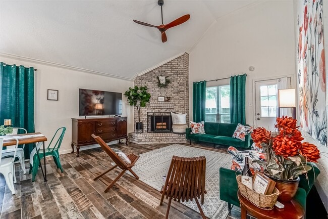 property at 718 Regency Ct