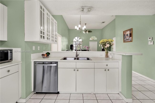 14138 SW 164th Terrace in Miami, FL - Building Photo - Building Photo