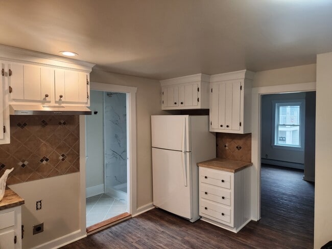 8 Siegel St, Unit #2 in Bristol, RI - Building Photo - Building Photo