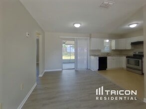 1106 Windsor Hill Way in Tarpon Springs, FL - Building Photo - Building Photo