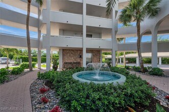 12945 Vanderbilt Dr in Naples, FL - Building Photo - Building Photo