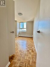 6200 Bathurst St in Toronto, ON - Building Photo - Building Photo
