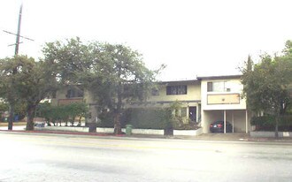 6738-6740 N Figueroa St in Los Angeles, CA - Building Photo