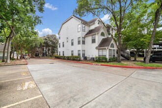 1710 W T C Jester Blvd in Houston, TX - Building Photo - Building Photo