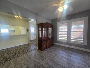 3828 Ave S in Galveston, TX - Building Photo - Building Photo