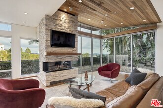 1625 N Crescent Heights Blvd in Los Angeles, CA - Building Photo - Building Photo