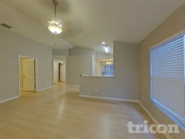 723 Cape Cod Cir in Valrico, FL - Building Photo - Building Photo