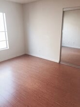 10911 Rochester Ave in Los Angeles, CA - Foto de edificio - Building Photo