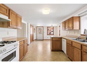 949 Benhill Rd, Unit #B in St. Paul, MN - Building Photo - Building Photo