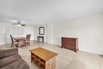 17800 Atlantic Blvd in Sunny Isles Beach, FL - Building Photo - Building Photo