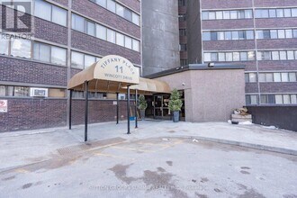 11 Wincott Dr in Toronto, ON - Building Photo - Building Photo