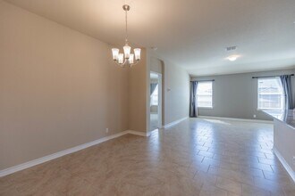 15458 Bobwhite Quail in San Antonio, TX - Foto de edificio - Building Photo