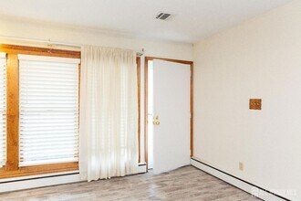 57 Columbus Ave in Edison, NJ - Foto de edificio - Building Photo