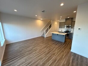 5913 Blue River Dr SE in Salem, OR - Building Photo - Building Photo