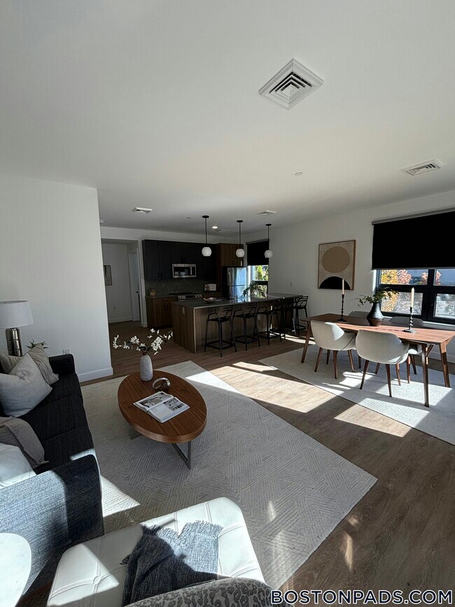 199 Gardner St in Boston, MA - Foto de edificio - Building Photo