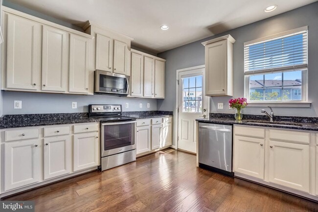8381 Scotland Loop in Manassas, VA - Building Photo - Building Photo