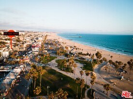 20 17th Ave in Los Angeles, CA - Building Photo