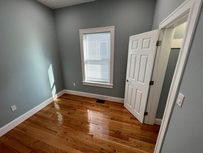 29 Alpine St, Unit 1 in Somerville, MA - Building Photo - Building Photo