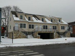 111 S Main St in Norwalk, CT - Foto de edificio - Building Photo