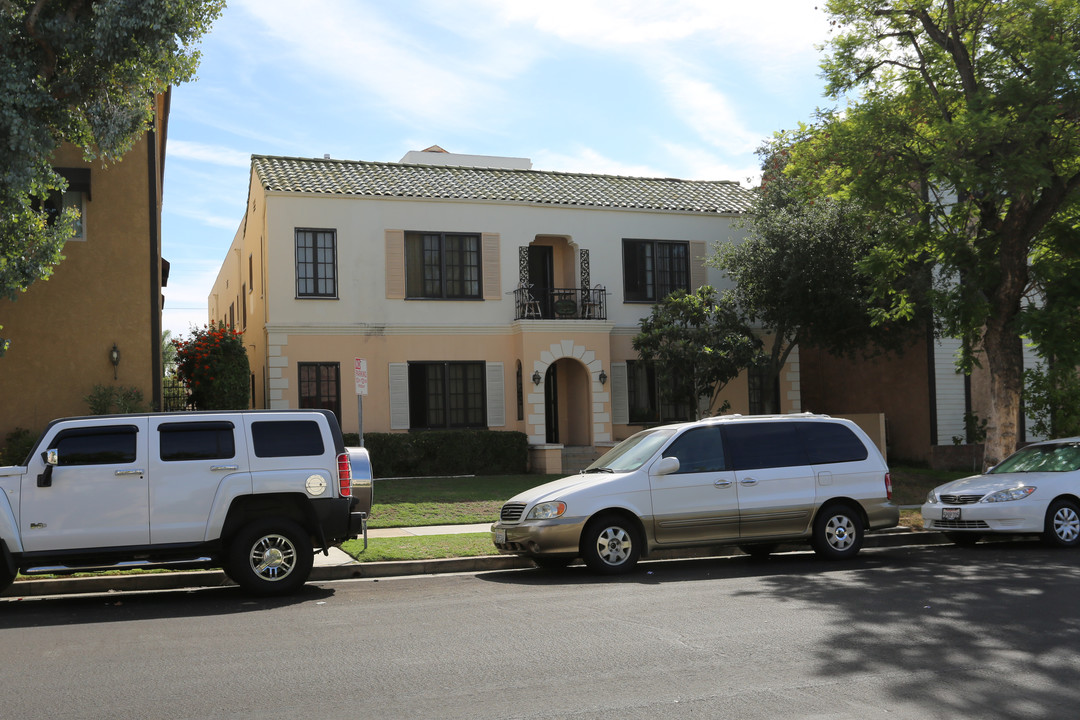 122 S Cedar St in Glendale, CA - Building Photo