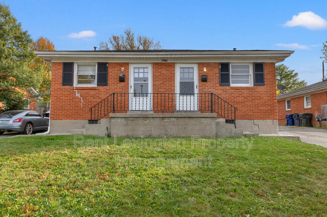 1988 Fair Oaks Dr in Lexington, KY - Building Photo - Building Photo